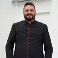 ''Voimja oca, da se prekrstiš'' Snimak sveštenika postao hit na mrežama, ljudi gledaju i ne veruju šta radi! (video)