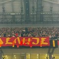Navijači Crvene zvezde zauzeli mesto u Partizanovoj areni: Sa jednim transparentom se pojavili sat ranije