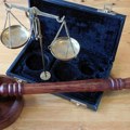 Синдикат судске власти данас организује протест због тужитељке којој је запаљен аутомобил