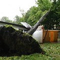 Oluja besnela i čupala drveće iz korena - ima mrtvih i mnogo povređenih FOTO/VIDEO