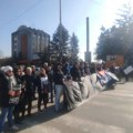 Građani i opozicija u Blacu blokirali centar grada u znak podrške studentima