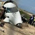 VIDEO: Avion izleteo s piste i zabio se u ogradu, delovi leteli na sve strane