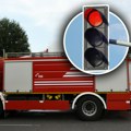 Prolazak kroz crveno svetlo zabranjen čak i hitnim službama: Vatrogasci i Hitna pomoć moraju da se pravdaju spasavanjem…