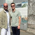 Na praznik rada sa zavojem na ruci: Poznati pevač pokazao gde provodi 1. maj, pa saopštio bitnu novost