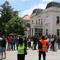 U Kragujevcu na ulici maturanti, u drugom delu grada protest zbog dotrajalog nadvožnjaka
