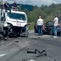 Prve fotografije sa mesta udesa na Zlatiboru: Delovi automobila svuda po putu, jedna osoba teško povređena