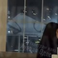 Ruski napad na Odesu prekinuo romantični dejt: Devojka u restoranu plače dok iza nje puca PVO (video)