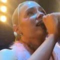 Saja Jo grca u suzama na nastupu: Videla snimak kolege pa se slomila "Ako sutra nema me, nemoj da me žalite"
