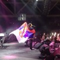 Atmosferu dovedela do usijanja: Ceca Ražnatović se ogrnula srpskom zastavom na koncertu u Čačku (foto)