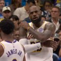 Vrlo neprijatno! Lebron se drao na sina, Broni ga izbacio iz takta usred utakmice! Džejms mu održao lekciju, o njegovoj…