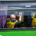 (Foto) Iz ruskog zarobljeništva vraćeno 186 Ukrajinaca: Najmlađi ima 27 godina, a najstariji 62
