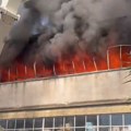 (Video) Veliki požar u Grčkoj Vatra guta fabriku plastike već 16 sati: Vazduh zagađen, policija zaustavila saobraćaj