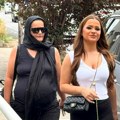 (Video): Maloletna učesnica "Elite 10" sa trudnom majkom došla na potpisivanje ugovora: "Roditelji su šokirani mojom odlukom"…
