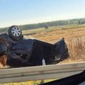 Automobil prevrnut na krov! Teška nesreća između Novog Sada i Kaća (foto)