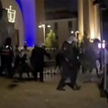 Sukob demonstranata i policije ispred pravoslavne crkve u Tirani: Dramatični snimci nasilja (video)