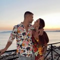 Nikolija i Relja krunisali brakom dugogodišnju ljubav, a ona sada pokazala burme! Ova slika raznežila je sve