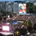 SLAVIJA JE PREPUNA: Hiljade građana i dalje stižu na završni miting Studentske liste na Slaviji