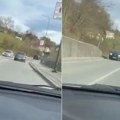 Kamera zabeležila jezivu scenu Vezan trči za automobilom u pokretu(video)