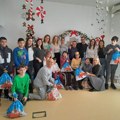 Kompanija Dunav osiguranje darivala novogodišnje paketiće korisnicima Inkluzivnog centra
