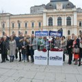 Aktivisti i aktivistkinje SNS delili ruže Kragujevčankama