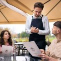“O čemu pričate, zar niste već jeli?”: Konobar objasnio kako se sveti bahatim gostima u restoranu (VIDEO)