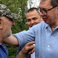 Vučić obilazi porodice koje su u požaru ostale bez kuća: Pomoć iz budžetske rezerve