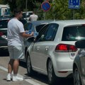 Mladi u akciji: Osveženje za putnike na prelazu Končulj-Bela zemlja