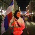 Kada devojka sa hidžabom, ogrnuta zastavom Srbije, korača ka Novom Sadu, šta je to?
