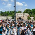 Niški maturanti tradicionalno plesom obeležili kraj srednje škole