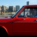 "Ovo nije auto, ovo je vremeplov": Kako izgleda Jugo tura kroz Beograd