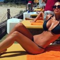 Бомба је на маму, а има црте лица на оца! О разводу њених познатих родитеља брујала је цела Србија, а она се сад скинула у…