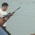 Drama zbog naoružanog muškarca na plaži: intervenisali policajci, pa usledio neočekivani preokret