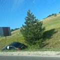 Bmw sleteo u kanal kod Užica: Moguće da je u pitanju „presretač“ – ovo je slika sa lica mesta (FOTO)