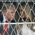 Šta je Melanija rekla Trampu? Kamere zabeležile napet trenutak, čitačica sa usana otkriva detalje