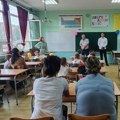 Komplet udžbenika mlađima, po 15.000 dinara starijima. Opština Mali Zvornik pomaže osnovcima! (foto)