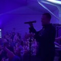 Uroša Živkovića gađali ledom na Šabačkom vašaru: Pevač se odmah obratio publici, šok usledio posle dve pesme