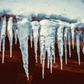 Tabloidi i teorije zavere o nevremenu: HAARP, otrovne ledenice, etnička kiša…
