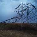 Snažno nevreme srušilo stubove dalekovoda: Haos u Šidu: Bez struje 11.000 meštana (foto)