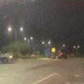 "Vrteo" policiju u kružnom toku: Šou na ulicama Bara! Pogledajte kako se vozač poigrao sa patrolom (video)