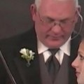 Matičar ključa od besa Mlada usred venčanja uradila ovo, nije mogla da se suzdrži (video)