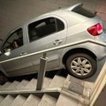 Brazil: Navijač hteo kolima da izađe sa stadiona, niz stepenice (video)