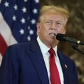 "Меланија је добро, али јој је тешко": Трамп о томе како је његова супруга поднела историјско суђење: "Мојој породици је…