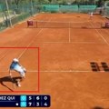 Sramna scena obišla svet - hvatao se za međunožje usred meča! Vodio 4:0 u odlučujućem setu, a onda je zbog prostačkog…