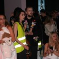 Otvaranje Fashion weeka sinoć je bilo potpuno drugačije nego do sad, a glavna zvezda nas je oduševila FOTO/VIDEO