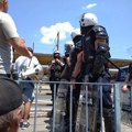 Građani krenuli na protest u Užicu: Interventna jedinica sprečava ih čak i da izađu na trotoar