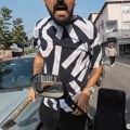 Овако Турци "решавају" сукобе у саобраћају: Кренуо пијуком на достављача Јашара, овај побегао главом без обзира (видео)