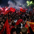 Haos u Prištini ne prestaje 17. noć protesta zbog presude vođama OVK, demonstranti pirotehnikom gađali ministarstvo