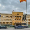 Kobila se oždrebila na ulici u Skoplju, majka i mladunče smešteni u Zoološki vrt (FOTO)