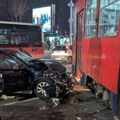 Težak sudar u centru Beograda! Automobil se zakucao u tramvaj, jeziv prizor sa mesta nesreće