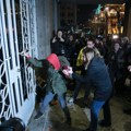 Incident na protestu SPN ispred RIK-a: Traže poništavanje izbora u Beogradu
